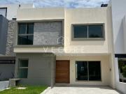 Casa en venta en El Centinela, Zapopan, Jalisco