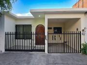 Casa en venta en el centro de Colima con patio y cocina...