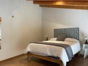 CASA EN VENTA EN EL CENTRO DE TEQUISQUIAPAN CON ALBERCA