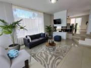 Casa en Venta en el Club la Maison Alangasi