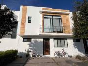 CASA EN VENTA EN EL CONDADO