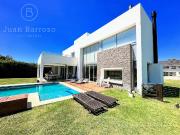 Casa en venta en el Country Club El Venado, Canning....