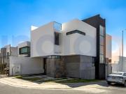 Casa en Venta en El Mirador esquina