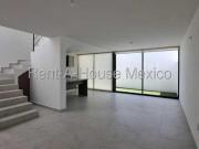 Casa en venta con 3 recámaras mas estudio en El Refugio...