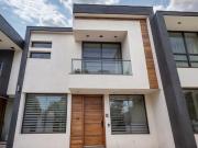 Casa en venta en El Refugio, 4ta Rec?mara en PB, 3...