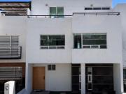 Casa en venta en El Refugio con BAÑO COMPLETO Y RECAMARA...