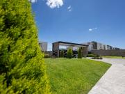 Casa en venta en El Refugio con terraza y alberca en el...