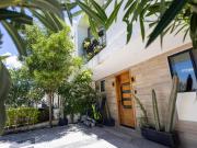 Casa en venta en El Refugio con terraza y alberca en el...