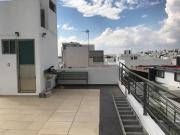 Casa en Venta en El Refugio, Estudio o 4ta Recamara en...