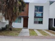 Casa en venta en el Refugio recamara planta baja