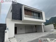 CASA EN VENTA EN EL URO
