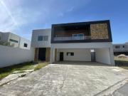 Casa en Venta en El Uro – Nueva, Moderna y con Acabados...