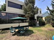 CASA EN VENTA EN EN BOSQUE DE OMBUES, JARDIN