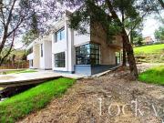 Casa En Venta En Envigado En Loma Del Escobero V305680