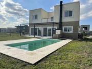 Casa EN VENTA en Escobar Barrio cerrado Acacias a...