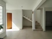 Casa en venta en esquina cerca de Av. Papagayo