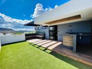 Casa en venta en esquina con 204 m2 terreno, Lomas de...