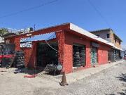 Casa en Venta en Esquina con 3 Locales en Puerta del...