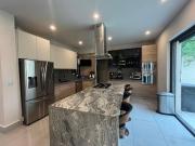 Casa en Venta, en Esquina con vistas panorámicas a la...