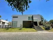 Casa en Venta en esquina de 4 recamaras en Valle Real,...