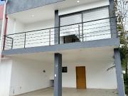Casa en venta en esquina, en fraccionamiento privado y...