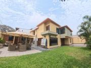 Casa en venta en esquina en la Molina