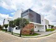 Casa en venta en esquina en Lomas de Angelopolis, Parque...