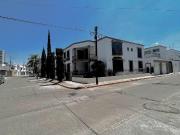Casa en Venta en esquina en Lomas del Campestre,500...