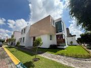 Casa en Venta en Esquina en Pedregal La Calera