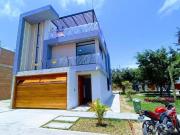 CASA EN VENTA, EN ESQUINA FRENTE A PARQUE, URB ROSAS DEL...