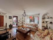 Casa en Venta en Esquina: Joya Histórica y Remodelada...