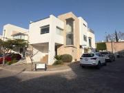 Casa en venta en esquina. Parque Castellana. Lomas de...