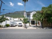 Casa en Venta en Esquina Sobre Av La Luz ? Pedregal La Silla