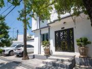 Casa en Venta en Esquina Sobre Av La Luz – Pedregal La Silla