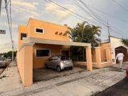 Casa en venta en esquina sobre avenida en Jardines del Norte