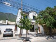Casa en venta en esquina sobre Avenida La Luz – Pedregal...