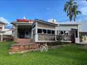 Casa en venta en esquina Sobre Paseo del Conquistador...