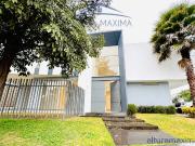 Casa en Venta en Esquina Solares Coto Valeira Zona Real...