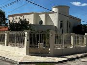 CASA EN VENTA EN ESQUINA UBICADA EN BENITO JUAREZ NORTE,...