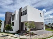 CASA EN VENTA EN ESQUINA UBICADA EN PARQUE SAN MARINO,...