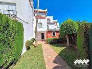 Casa en venta en Estepona, Bel Air. Chalet adosado en...