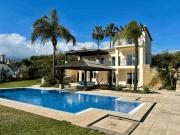 Casa en venta en Estepona, Los Llanos. Exclusiva Villa...