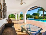 Casa en venta en Estepona, Nueva Atalaya. Lujo y Espacio...