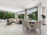 Casa en venta en Estepona, Nueva Atalaya. Villa...