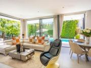 Casa en venta en Estepona, Nueva Atalaya. Villa...