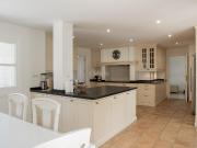 Casa en venta en Estepona, Paraiso Barronal. Elegante...