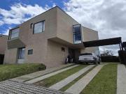 Casa en venta en exclusivo Conjunto Residencial en Cota,...