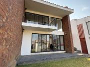 CASA EN VENTA EN EXCLUSIVO RESIDENCIAL CON ALBERCA EN...