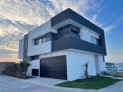CASA EN VENTA EN EXCLUSIVO RESIDENCIAL Y UNA HERMOSA...