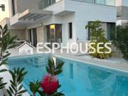 Casa en venta en Finestrat, Golf Bahía. Villa moderna de...